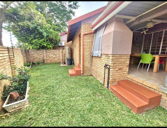 2 BEDROOM TOWNHOUSE FOR SALE IN MAGALIESKRUIN